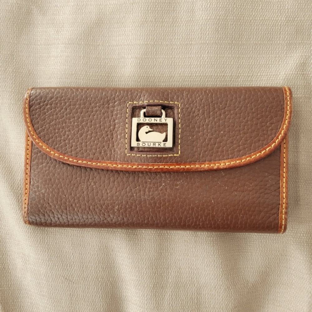 Dooney & Bourke Pebble Grain Continental Wallet